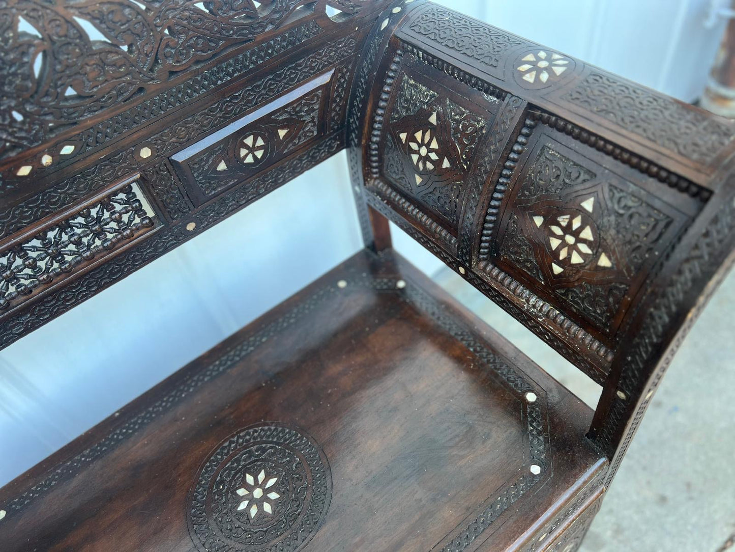 Demashk wooden bench